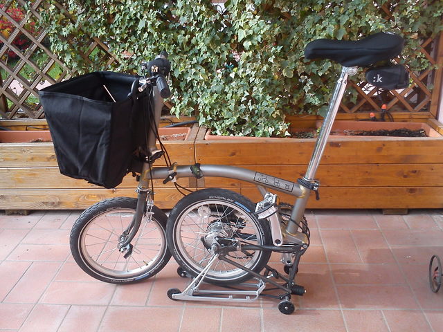 brompton8v_piegata